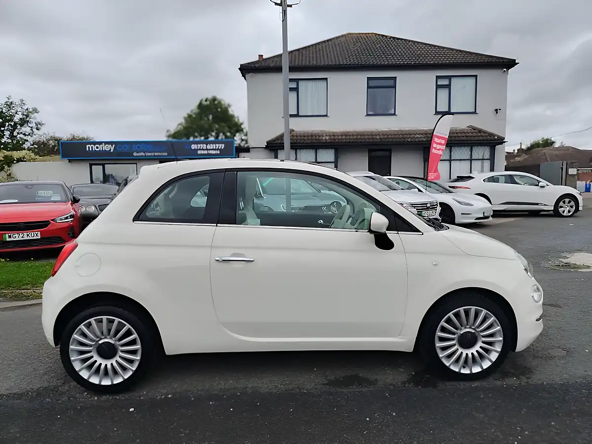 Used 2018 Fiat 500 Lounge White - Interior and Exterior details 7