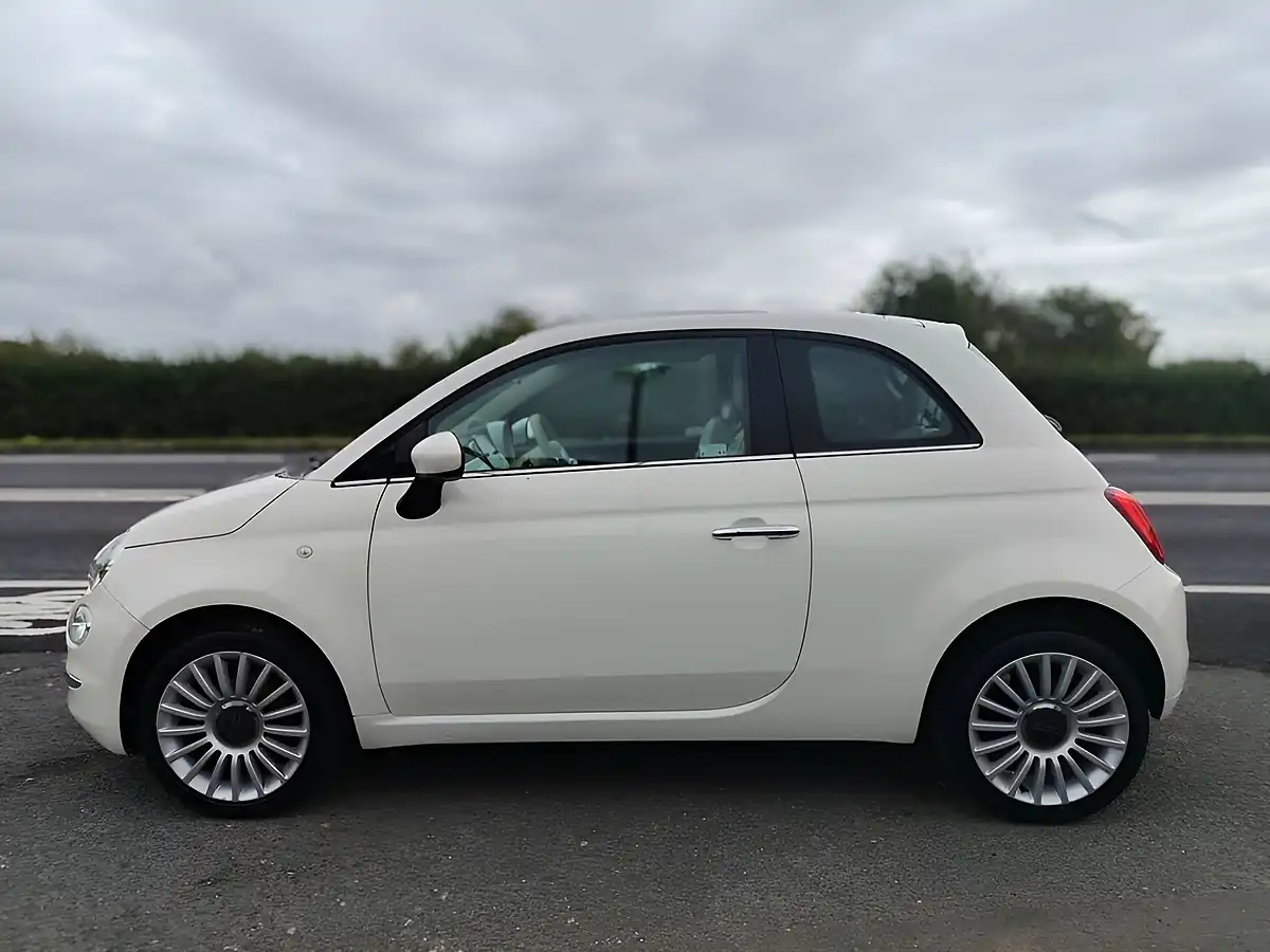 Used 2018 Fiat 500 Lounge White - Interior and Exterior details 8