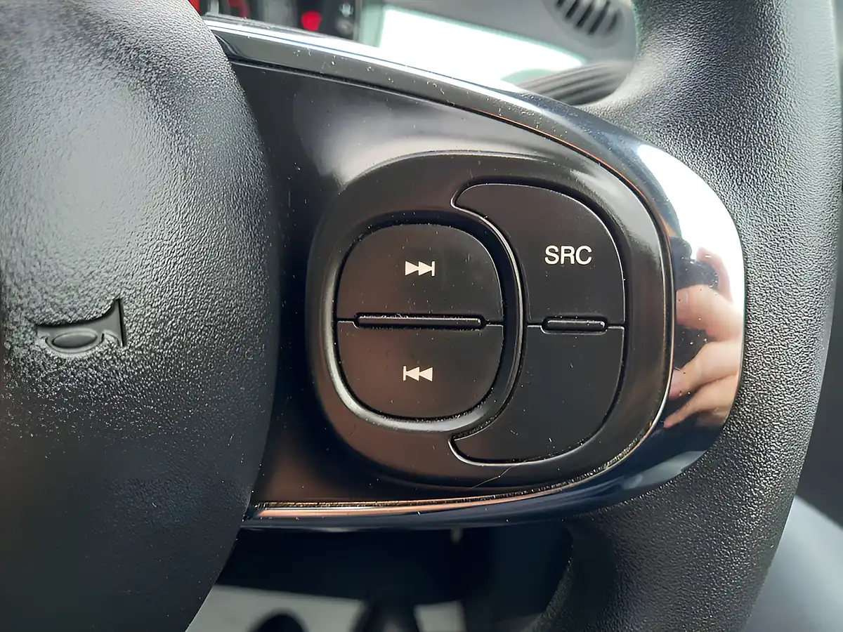Used 2018 Fiat 500 Pop Star Green - Interior and Exterior details 17