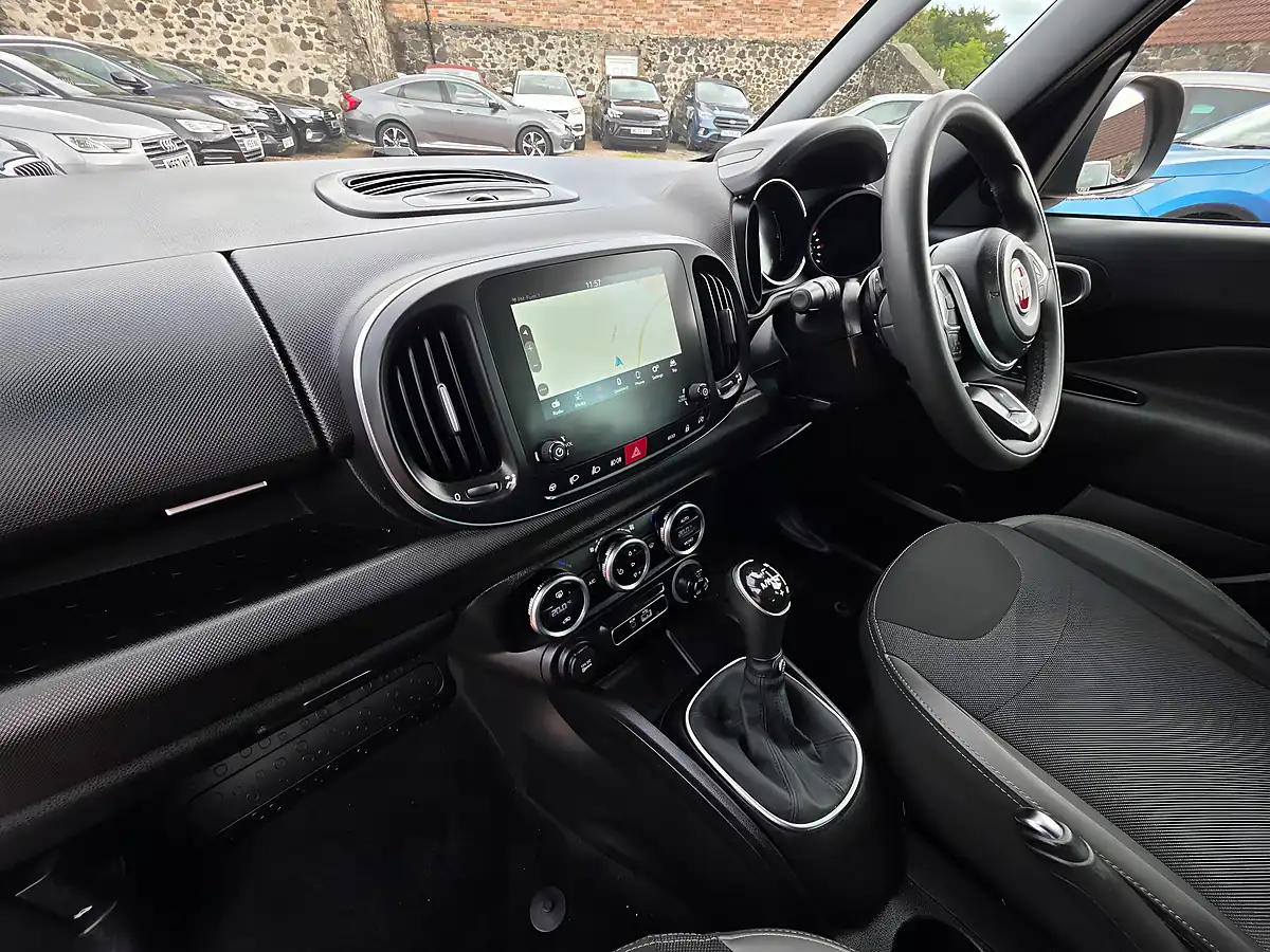 Used 2018 Fiat 500L Cross Bronze - Interior and Exterior details 11