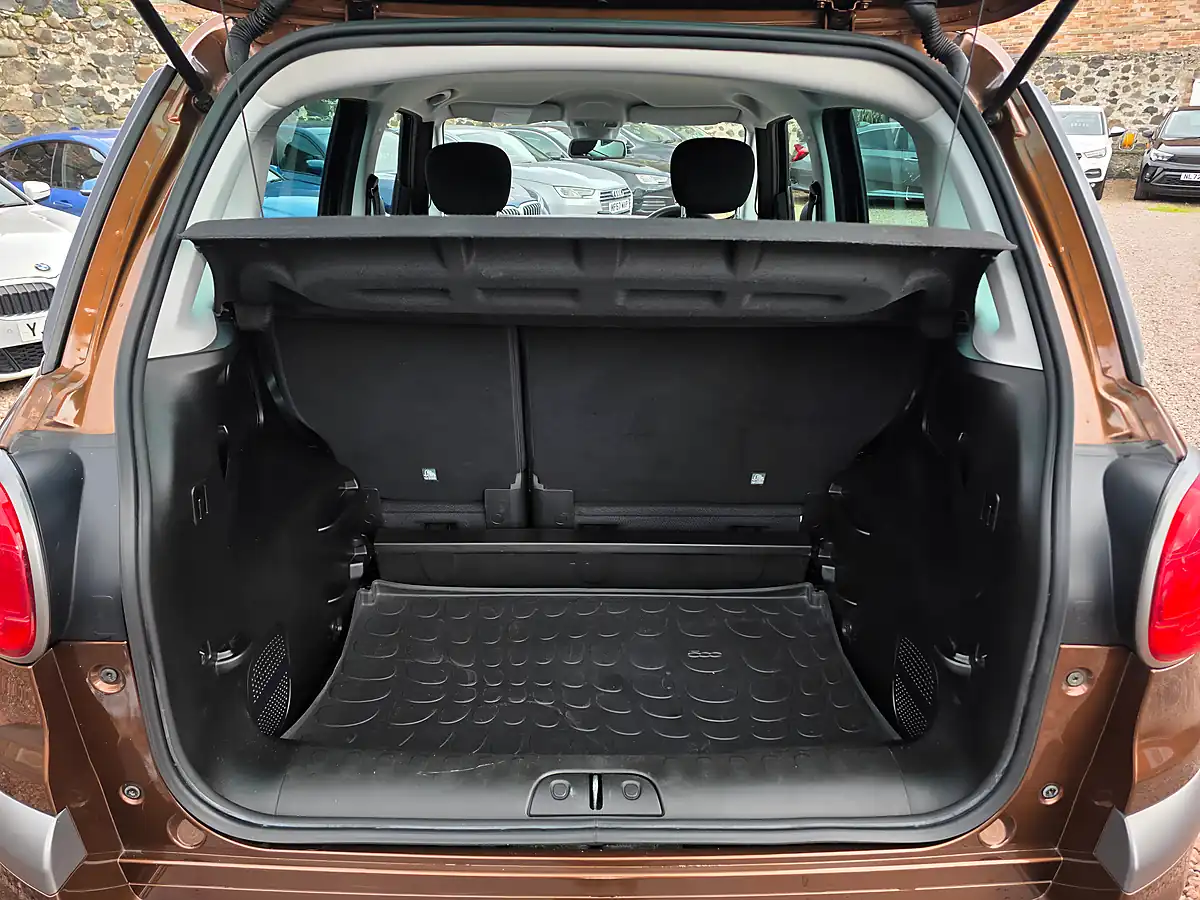 Used 2018 Fiat 500L Cross Bronze - Interior and Exterior details 13