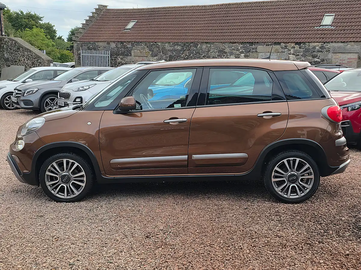 Used 2018 Fiat 500L Cross Bronze - Interior and Exterior details 14