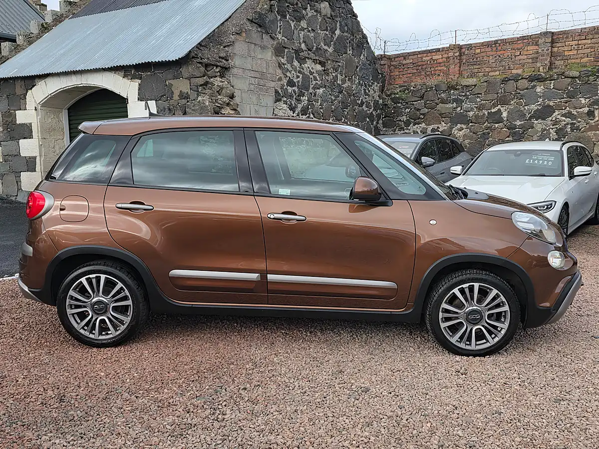Used 2018 Fiat 500L Cross Bronze - Interior and Exterior details 19