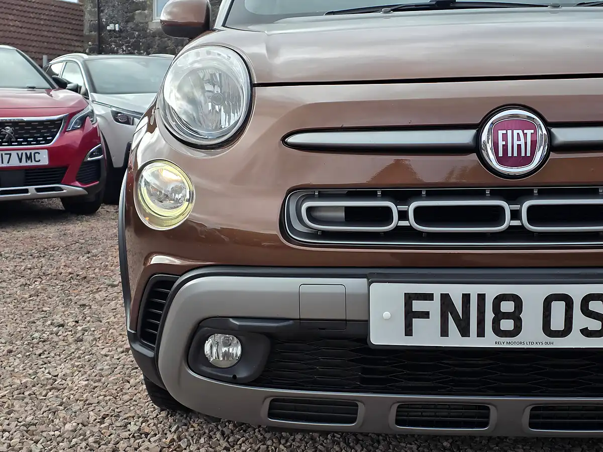 Used 2018 Fiat 500L Cross Bronze - Interior and Exterior details 4
