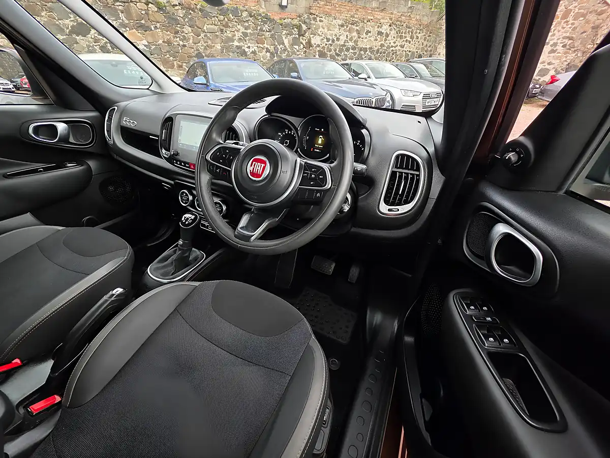 Used 2018 Fiat 500L Cross Bronze - Interior and Exterior details 8