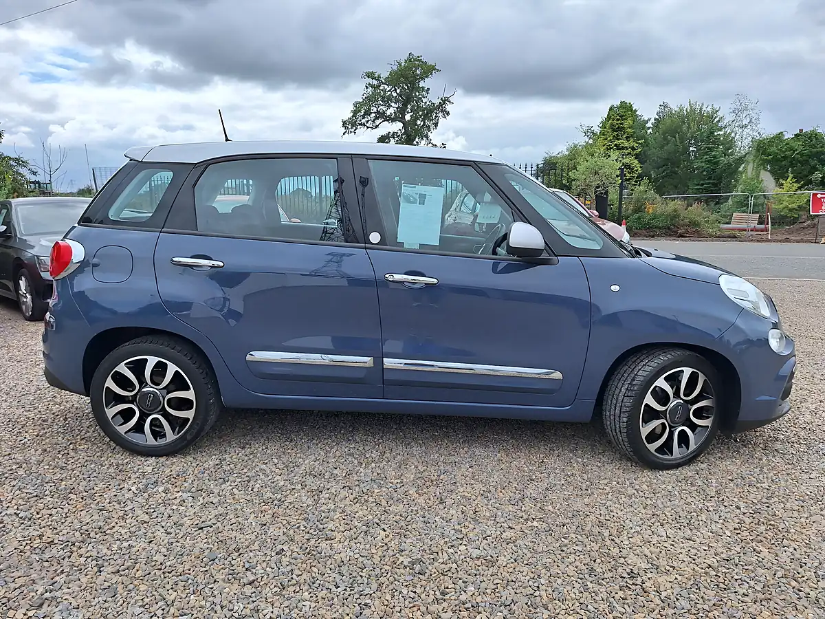 Used 2018 Fiat 500L Mirror Blue - Interior and Exterior details 11