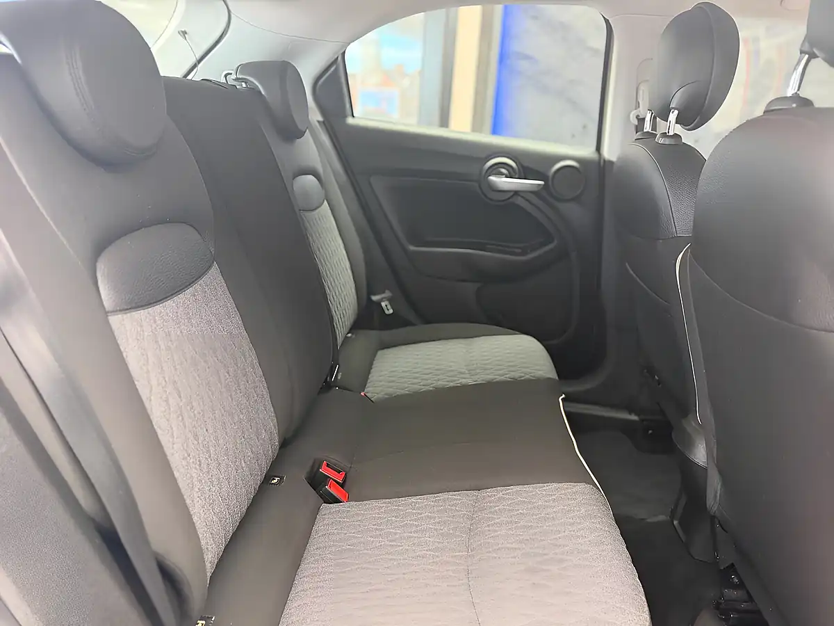 Used 2018 Fiat 500X City Cross Beige - Interior and Exterior details 19