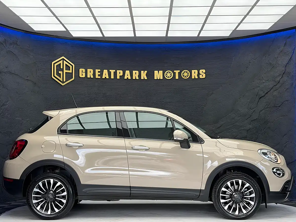 Used 2018 Fiat 500X City Cross Beige - Interior and Exterior details 4
