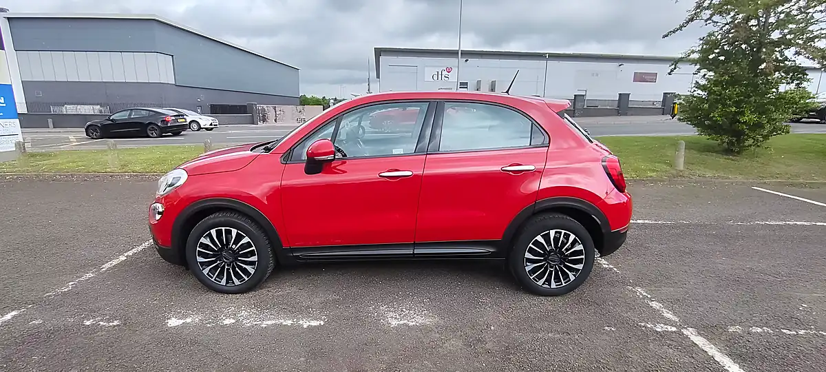 Used 2018 Fiat 500X City Cross Red - Interior and Exterior details 2
