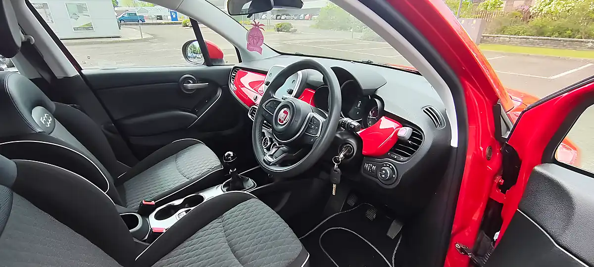 Used 2018 Fiat 500X City Cross Red - Interior and Exterior details 9