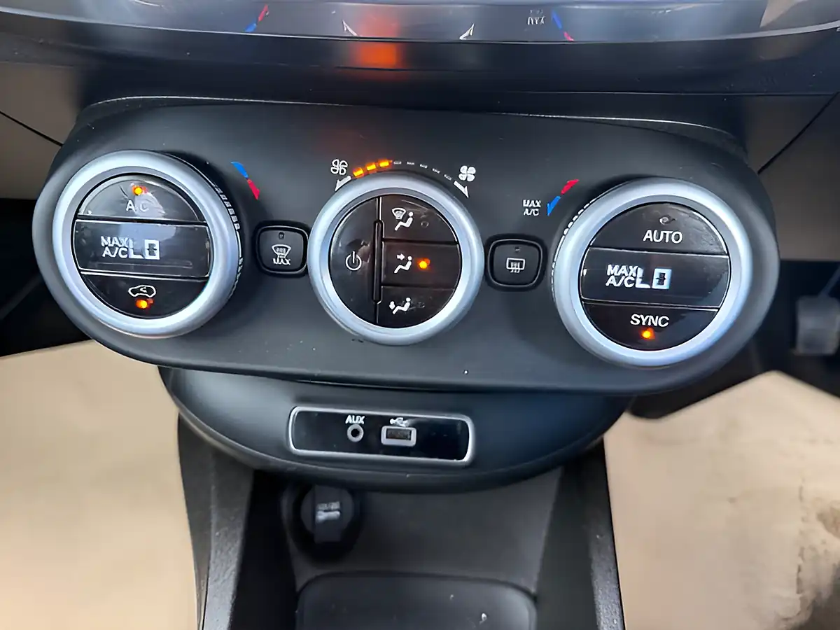 Used 2018 Fiat 500X Cross Plus White - Interior and Exterior details 14