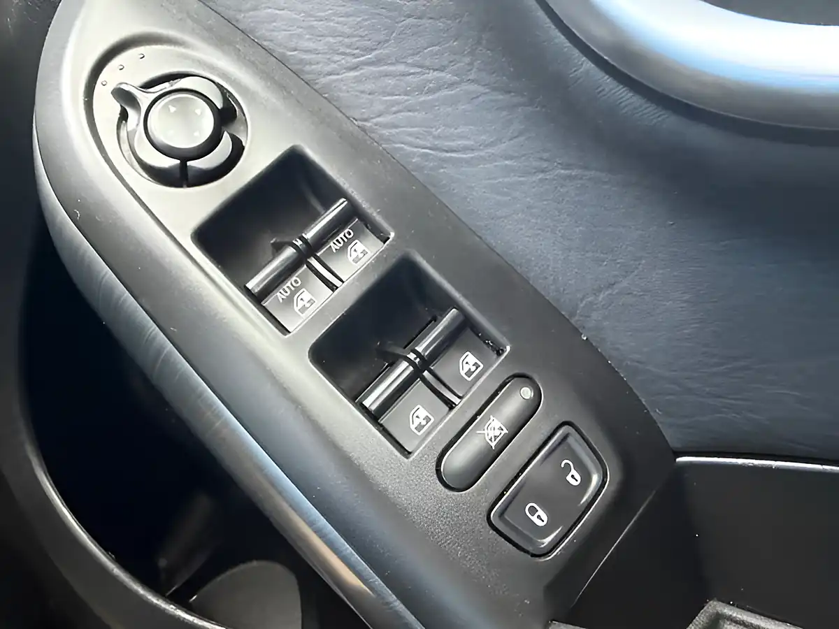 Used 2018 Fiat 500X Cross Plus White - Interior and Exterior details 17