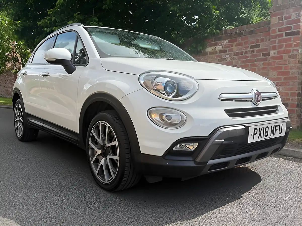 Used 2018 Fiat 500X Cross Plus White - Interior and Exterior details 2