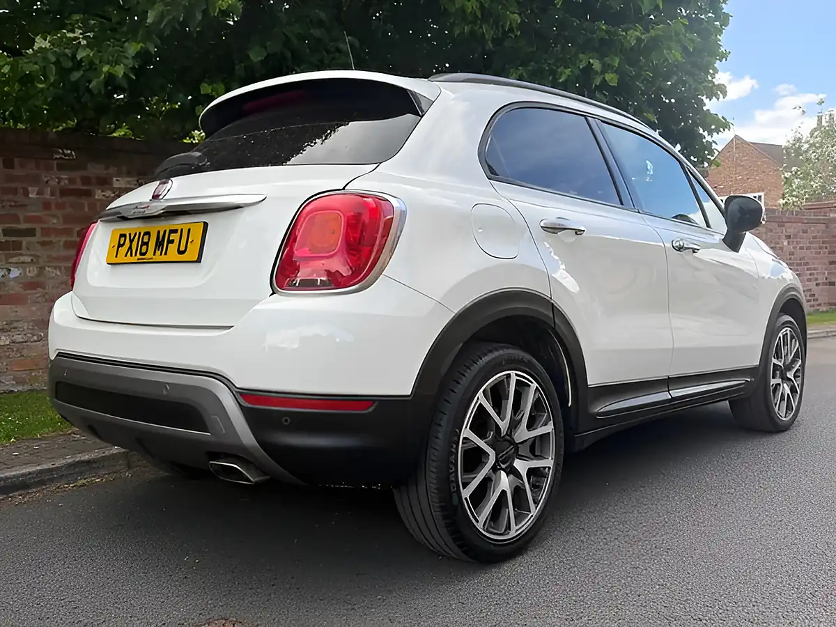 Used 2018 Fiat 500X Cross Plus White - Interior and Exterior details 5