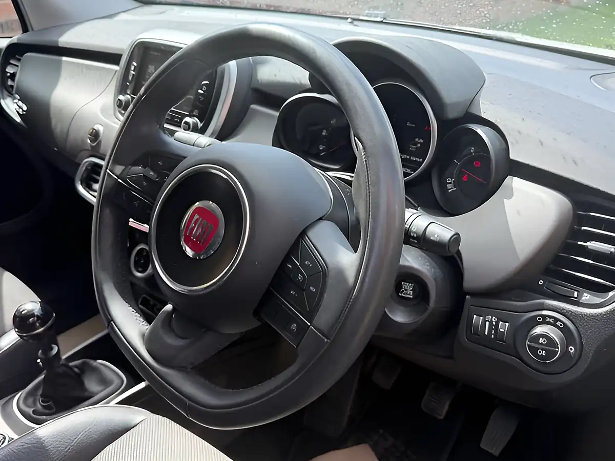 Used 2018 Fiat 500X Cross Plus White - Interior and Exterior details 7