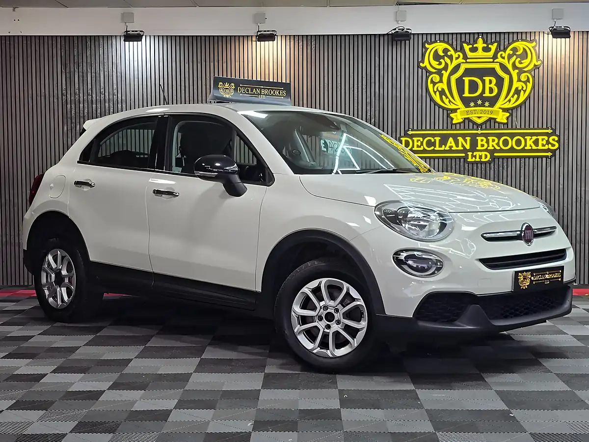 Used 2018 Fiat 500x Urban White - Front View