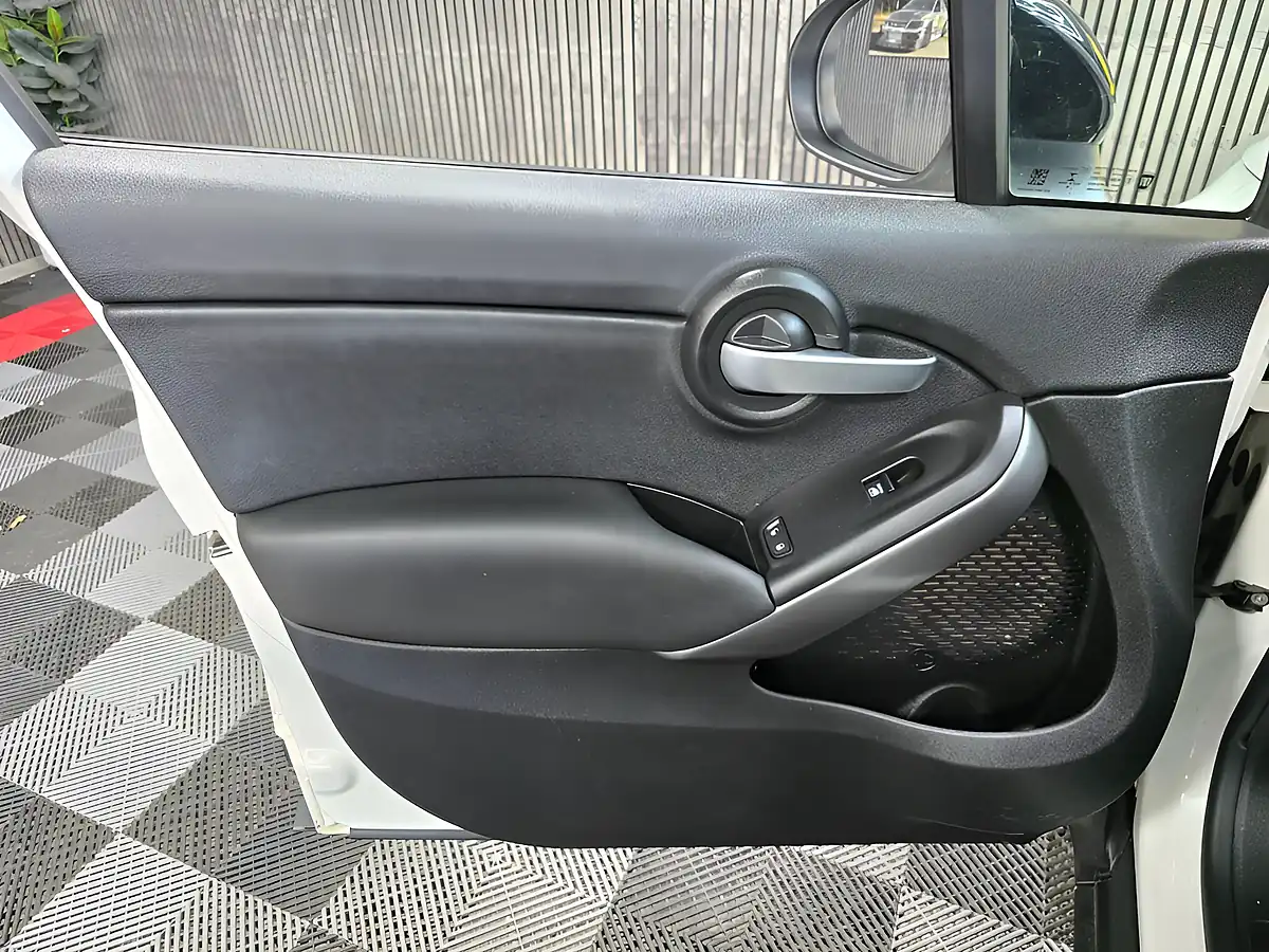 Used 2018 Fiat 500x Urban White - Interior and Exterior details 11