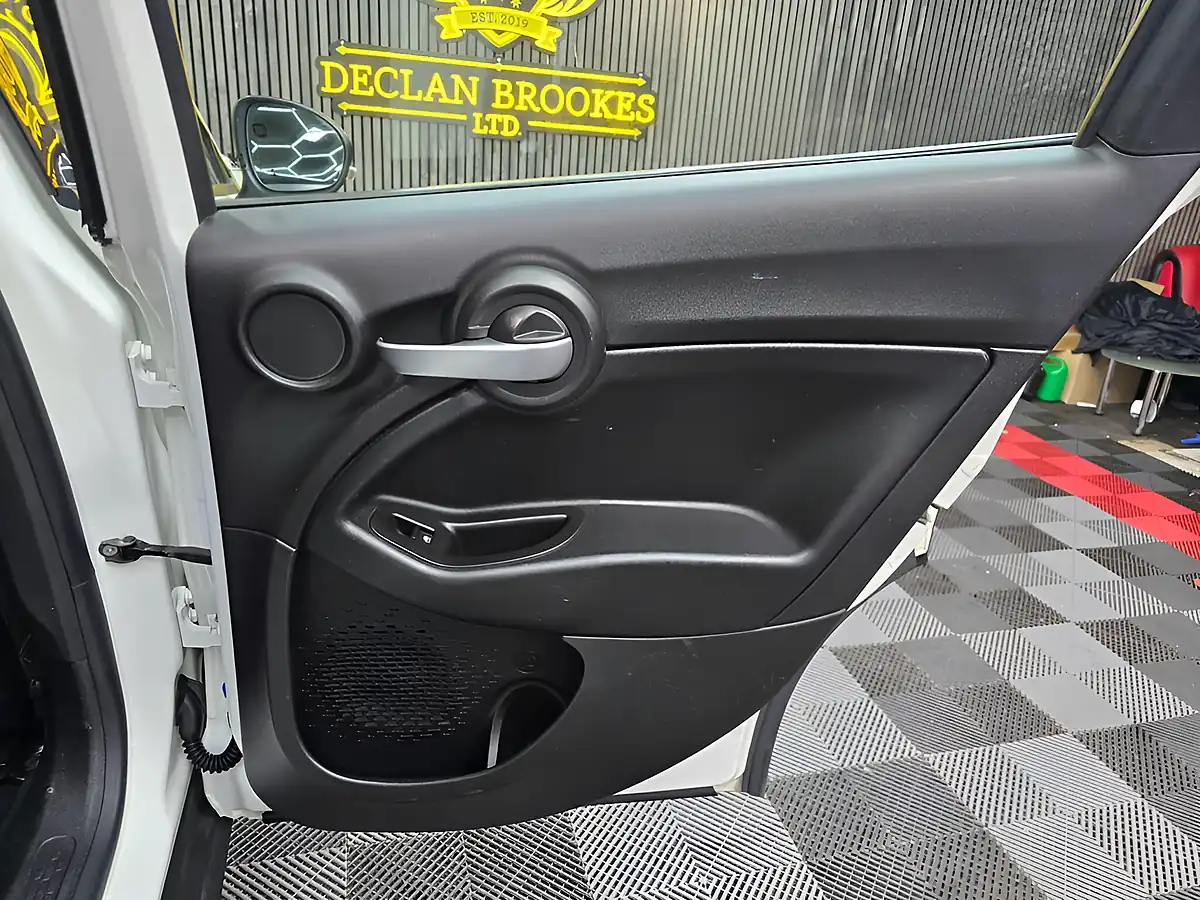 Used 2018 Fiat 500x Urban White - Interior and Exterior details 17