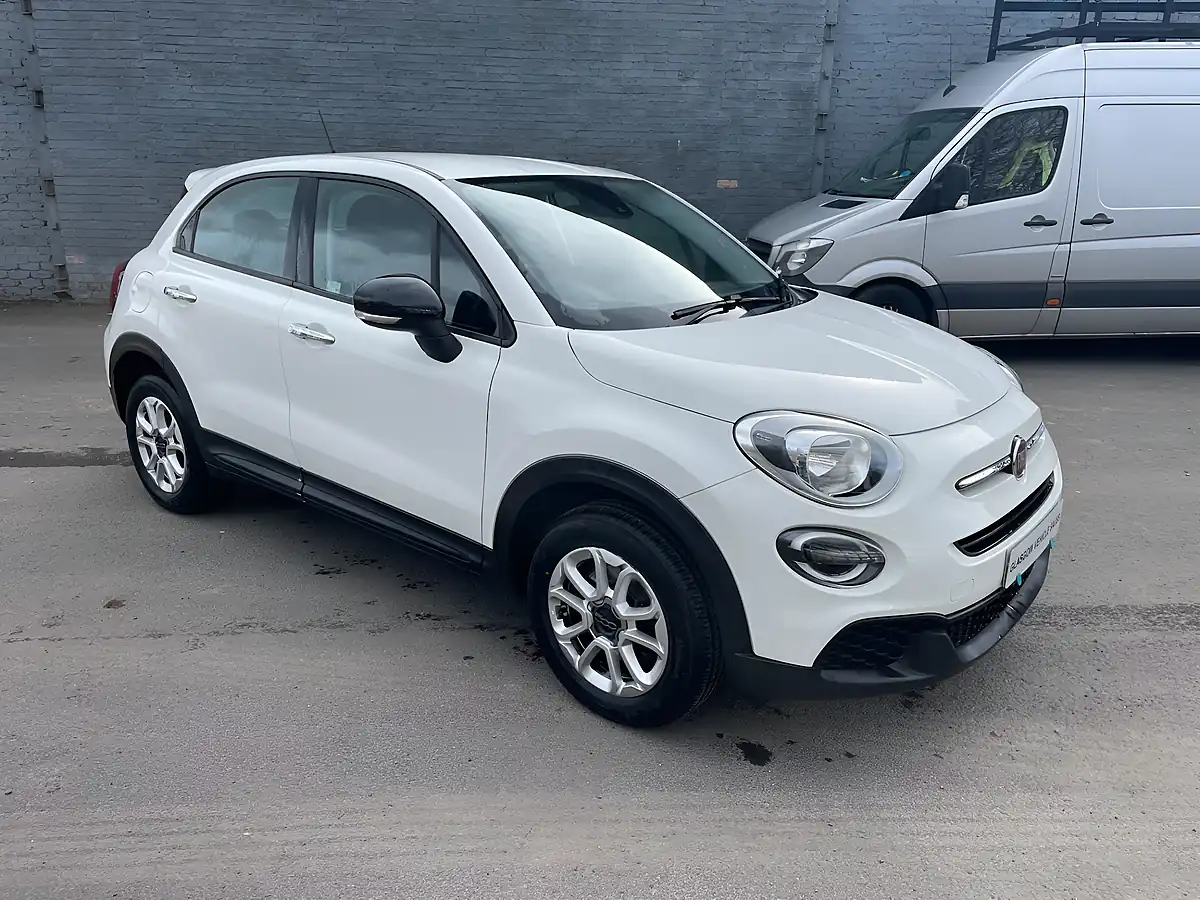 Used 2018 Fiat 500X Urban White - Front View