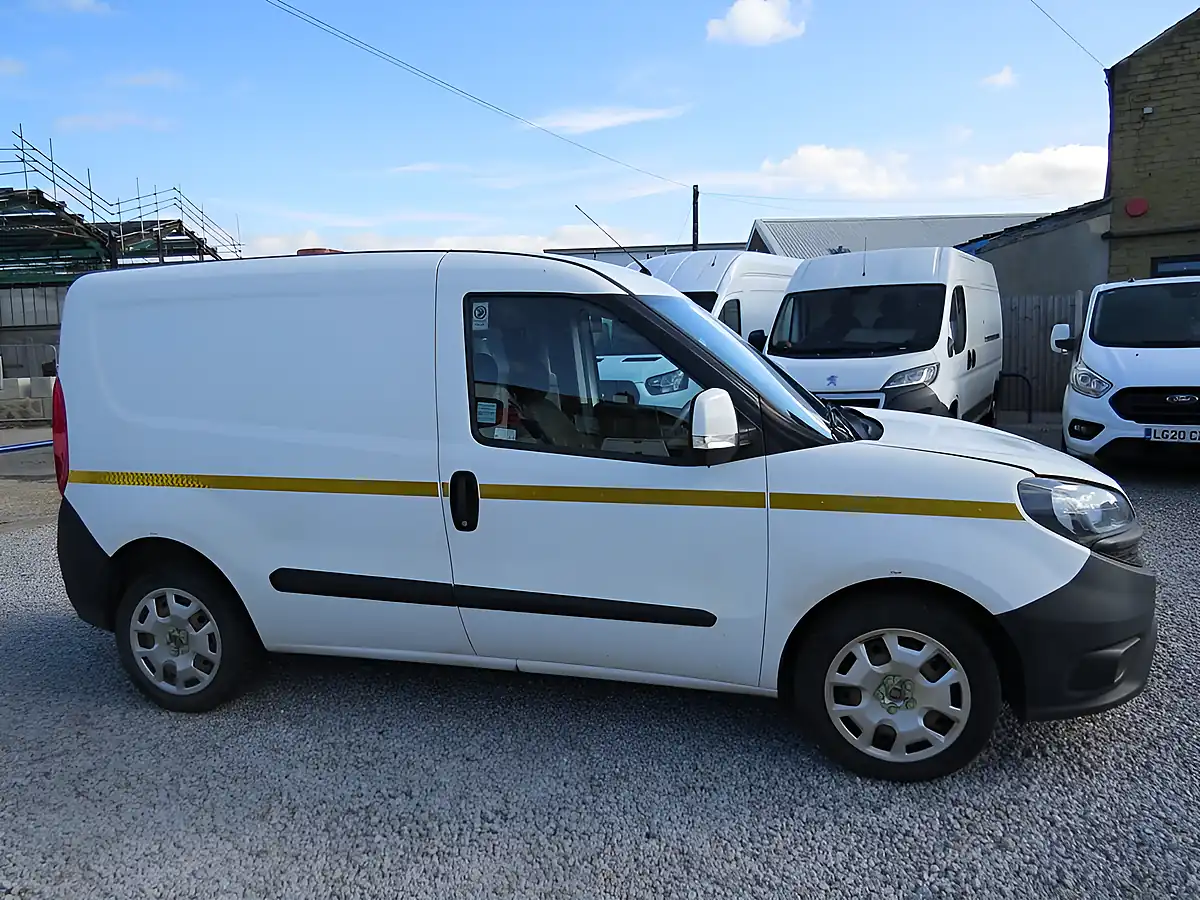 Used 2018 Fiat Doblo Sx White - Interior and Exterior details 8