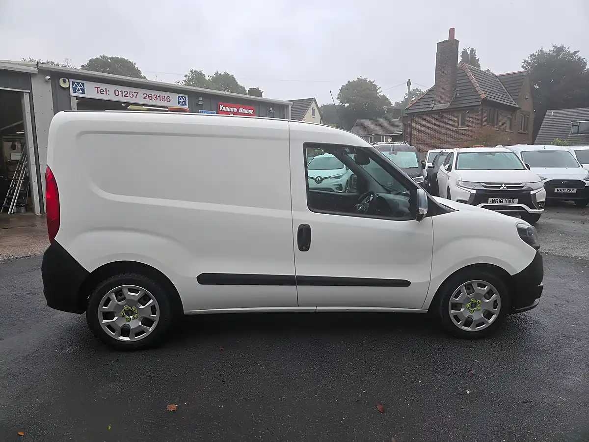 Used 2018 Fiat Doblo Sx White - Interior and Exterior details 12