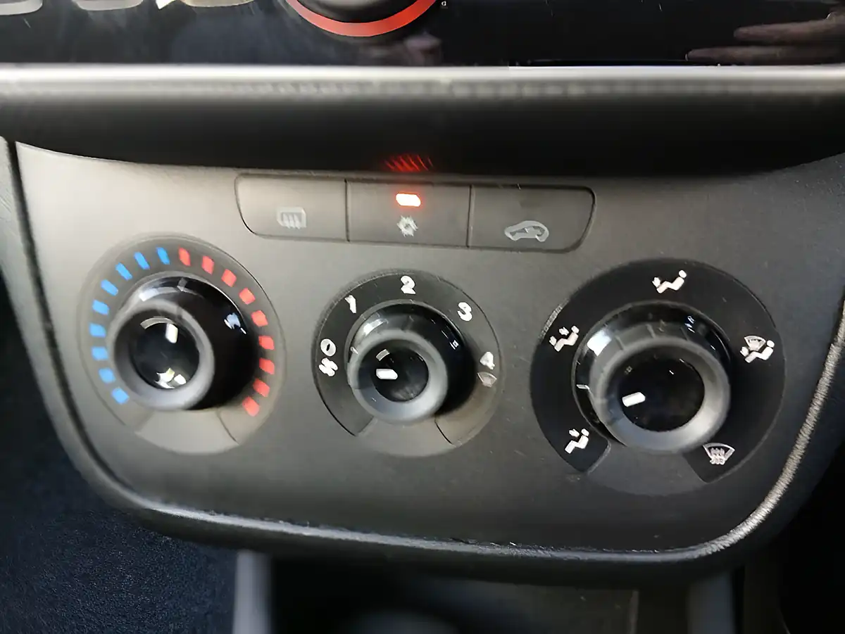 Used 2018 Fiat Punto Pop + White - Interior and Exterior details 13