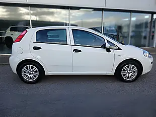 Used 2018 Fiat Punto Pop + White - Interior and Exterior details 3