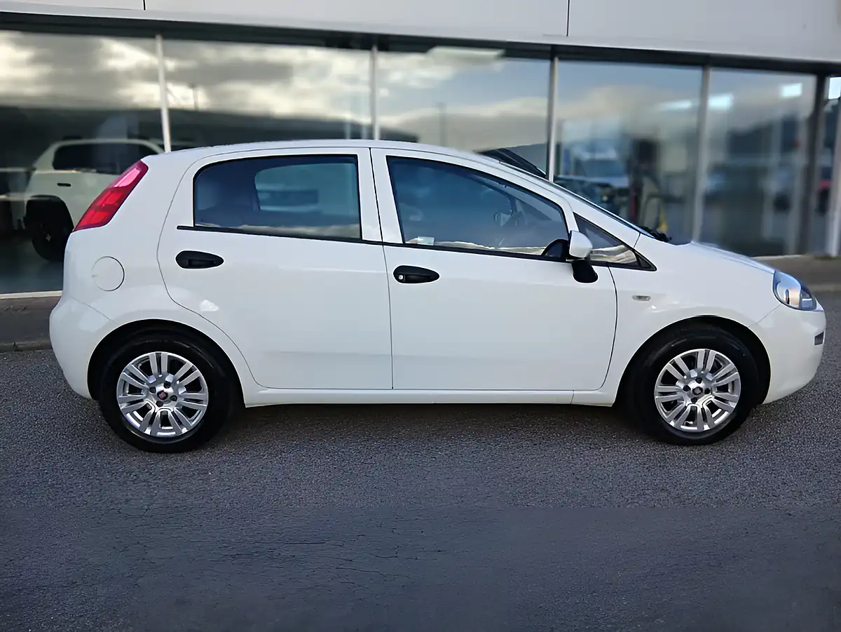 Used 2018 Fiat Punto Pop + White - Interior and Exterior details 3