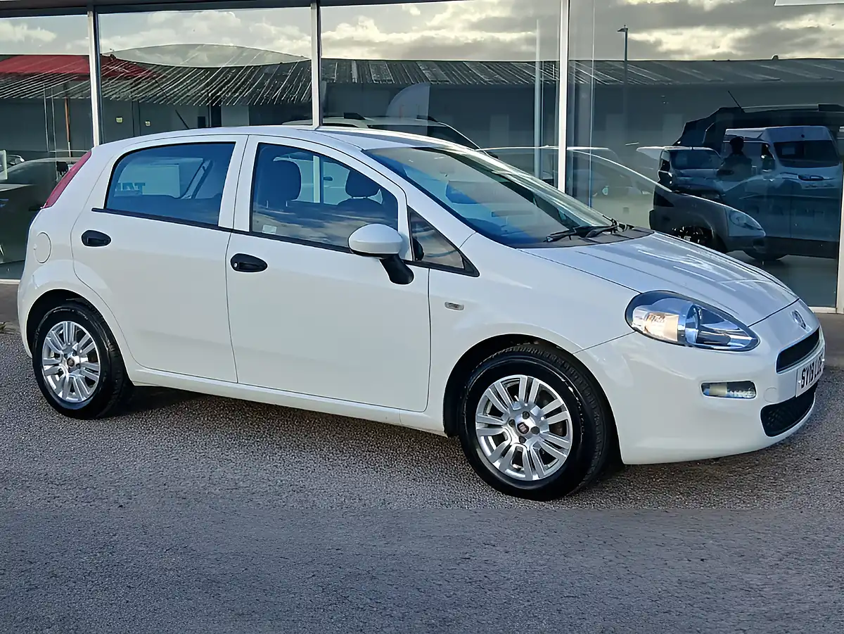 Used 2018 Fiat Punto Pop + White - Interior and Exterior details 6