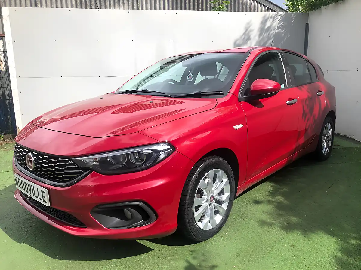 Used 2018 Fiat Tipo Easy+ Red - Front View