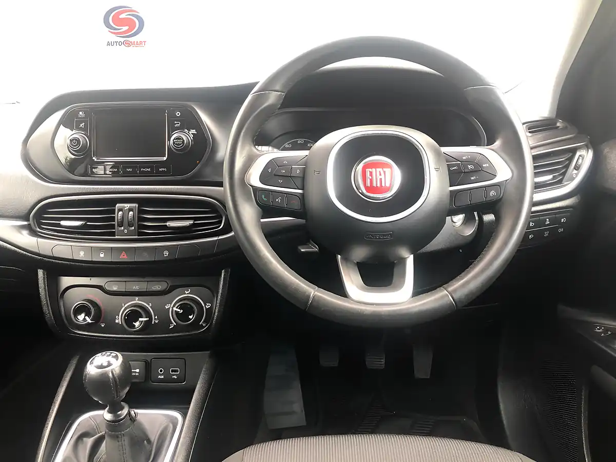 Used 2018 Fiat Tipo Easy+ Red - Interior and Exterior details 11