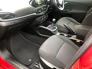 Used 2018 Fiat Tipo Easy+ Red - Interior and Exterior details 12