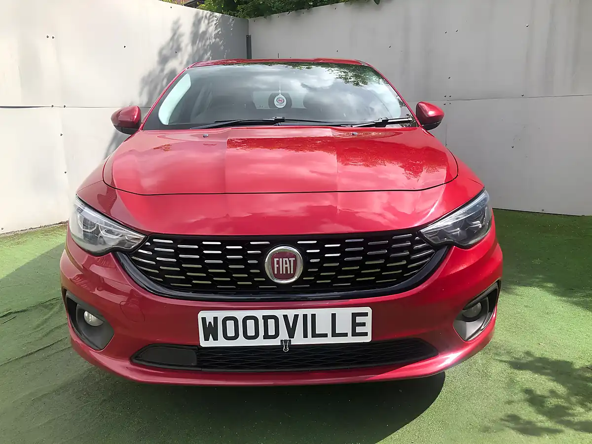 Used 2018 Fiat Tipo Easy+ Red - Interior and Exterior details 2