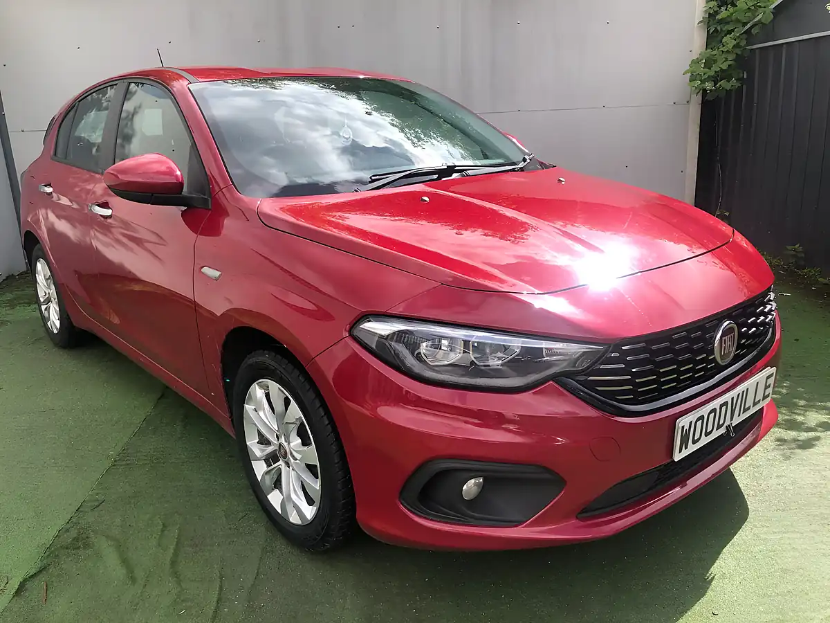 Used 2018 Fiat Tipo Easy+ Red - Interior and Exterior details 3