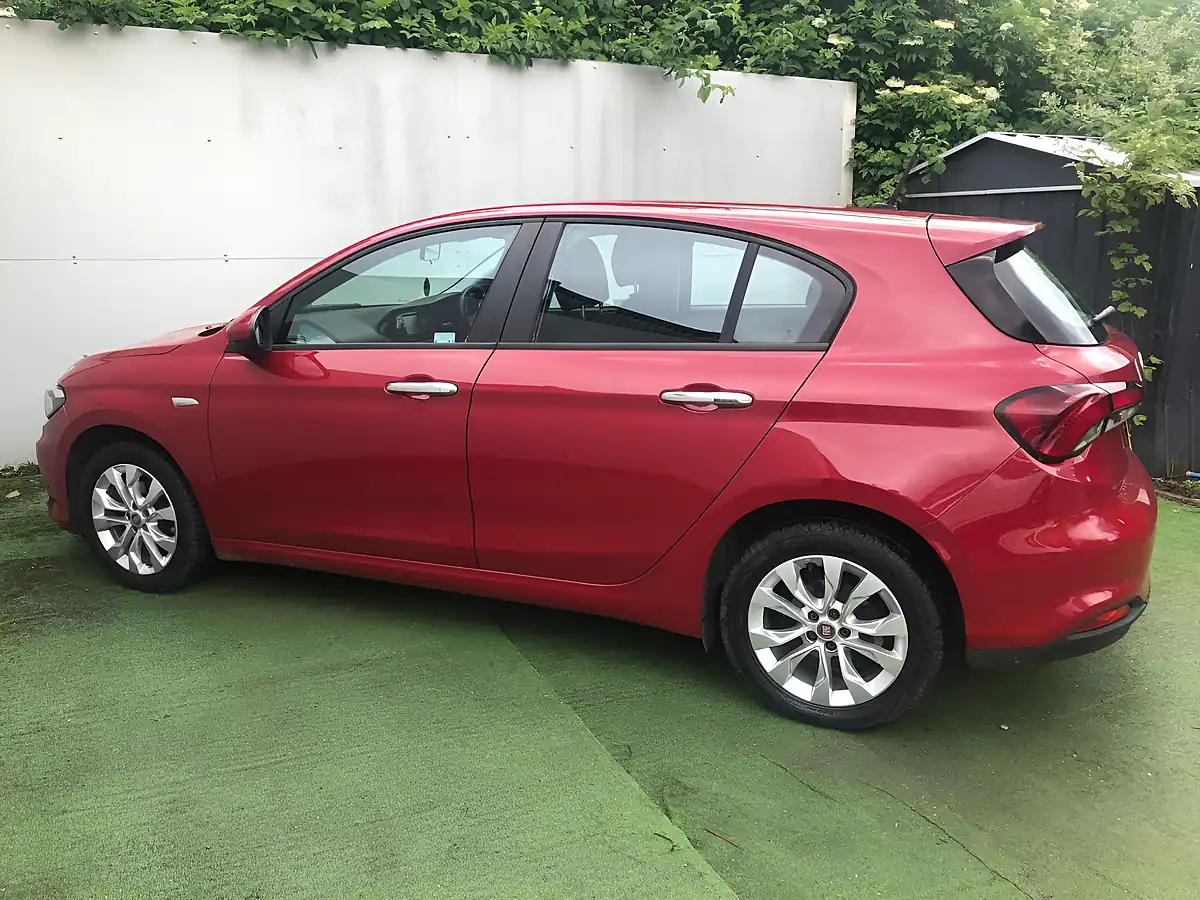 Used 2018 Fiat Tipo Easy+ Red - Interior and Exterior details 4