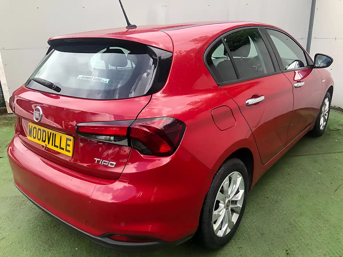 Used 2018 Fiat Tipo Easy+ Red - Interior and Exterior details 8