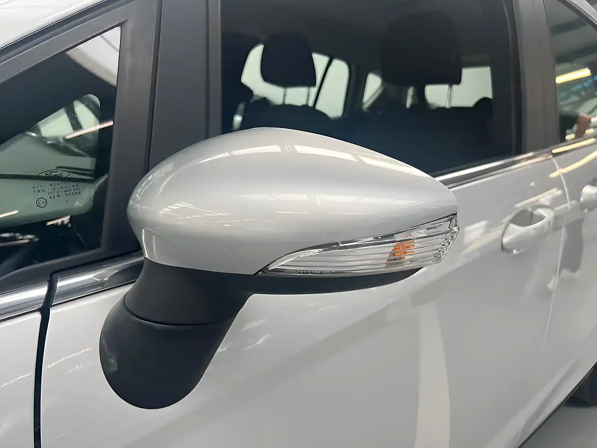 Used 2018 Ford B-Max Zetec Navigator Silver - Interior and Exterior details 15