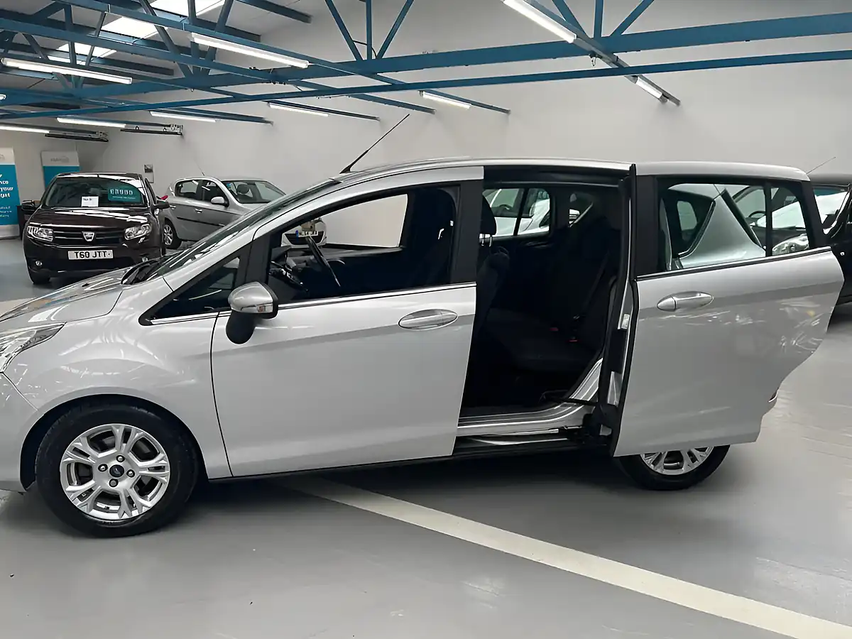 Used 2018 Ford B-Max Zetec Navigator Silver - Interior and Exterior details 5