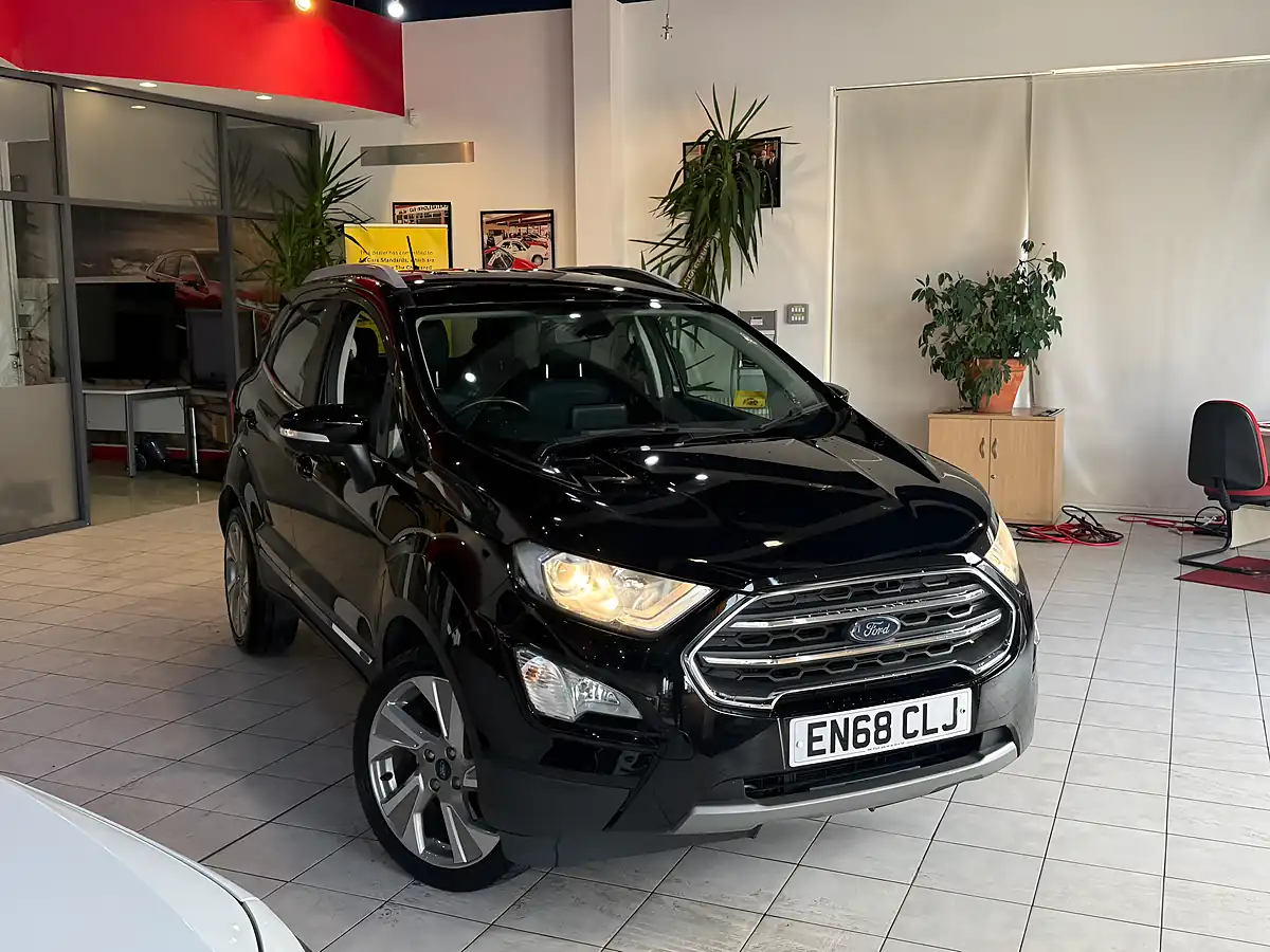 Used 2018 Ford Ecosport Titanium Black - Front View
