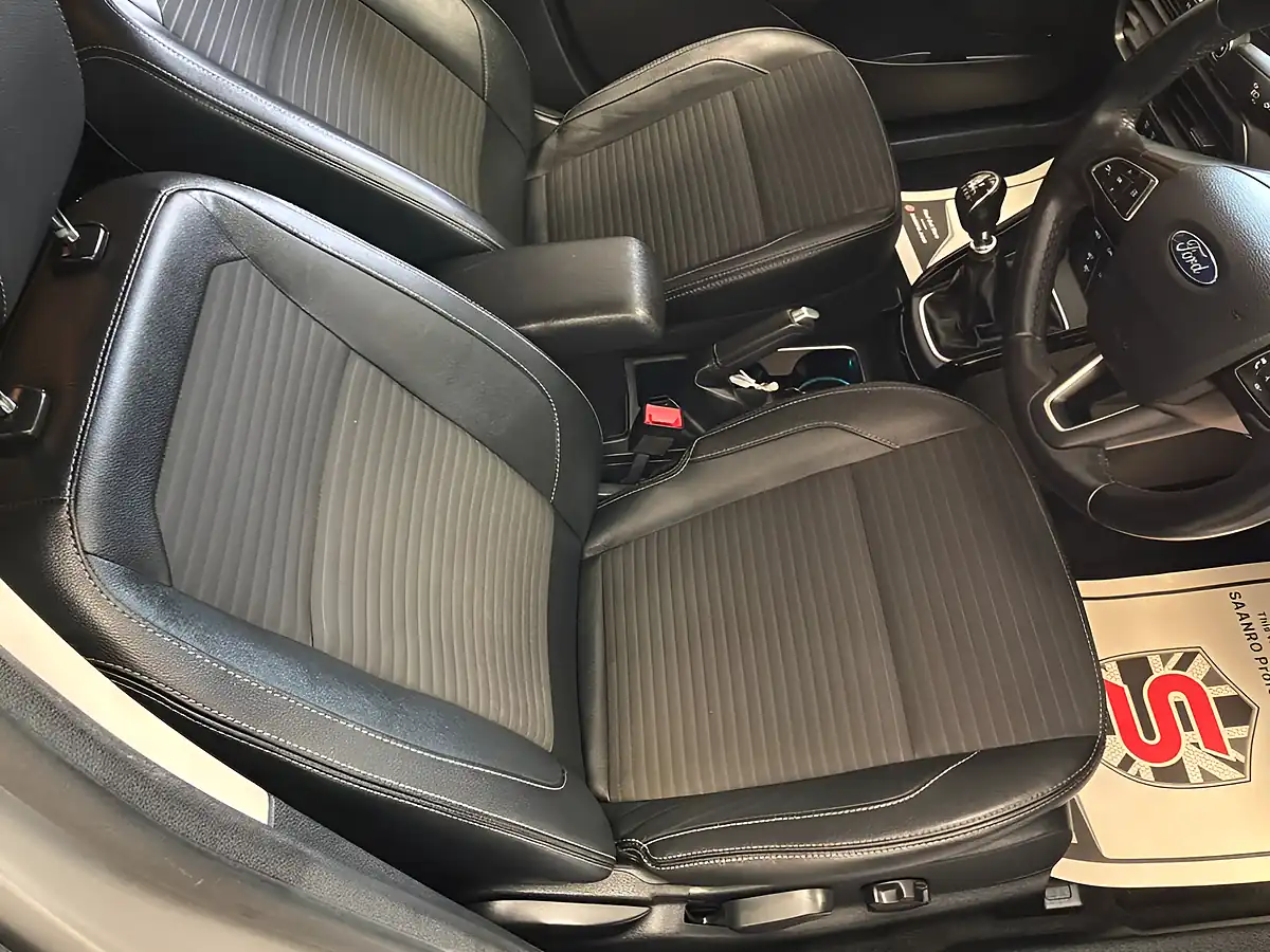 Used 2018 Ford Ecosport Titanium Silver - Interior and Exterior details 9