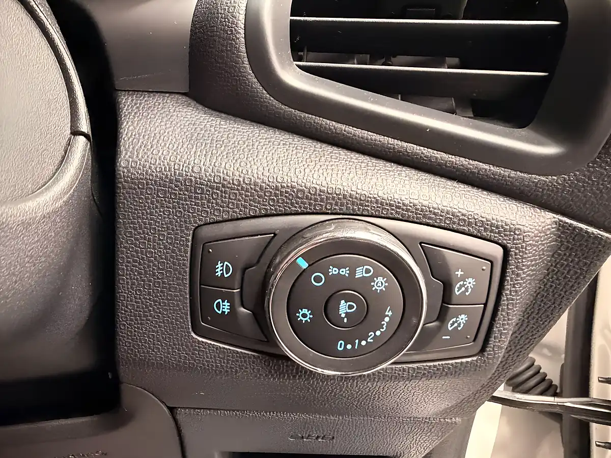 Used 2018 Ford Ecosport Titanium White - Interior and Exterior details 13