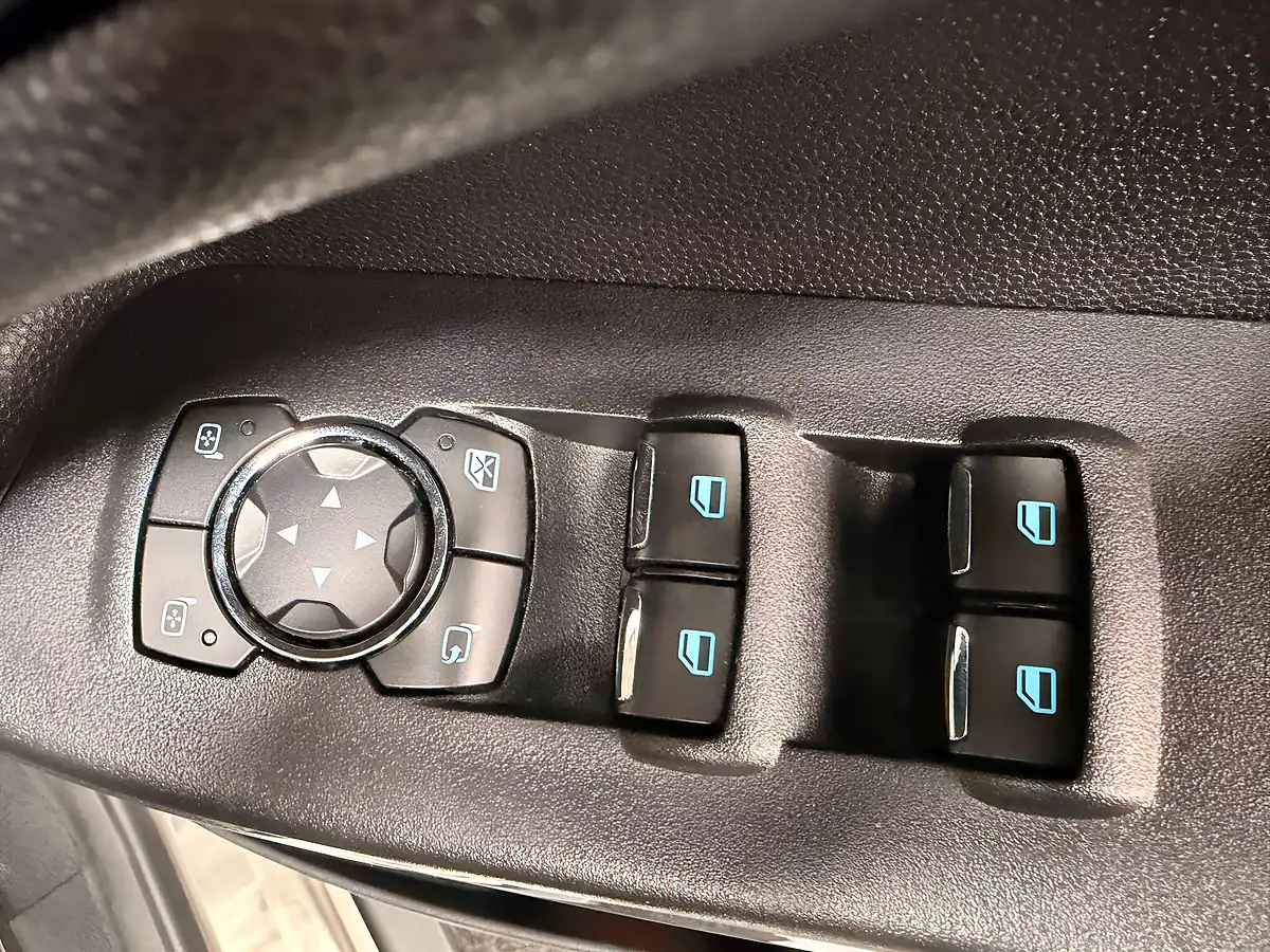 Used 2018 Ford Ecosport Titanium White - Interior and Exterior details 14
