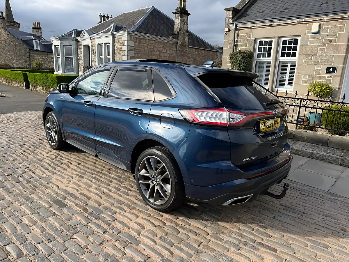 Used 2018 Ford Edge ST-Line Blue - Interior and Exterior details 15
