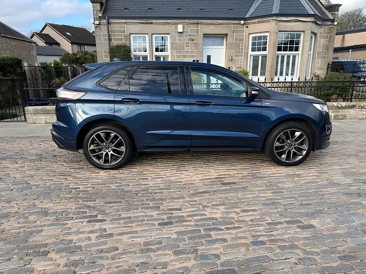 Used 2018 Ford Edge ST-Line Blue - Interior and Exterior details 5