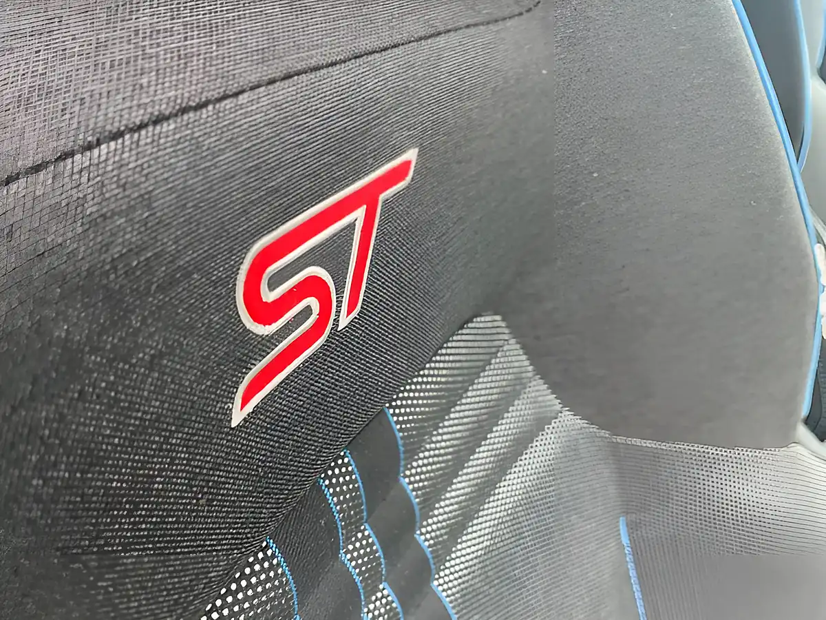 Used 2018 Ford Fiesta ST-2 Blue - Interior and Exterior details 15