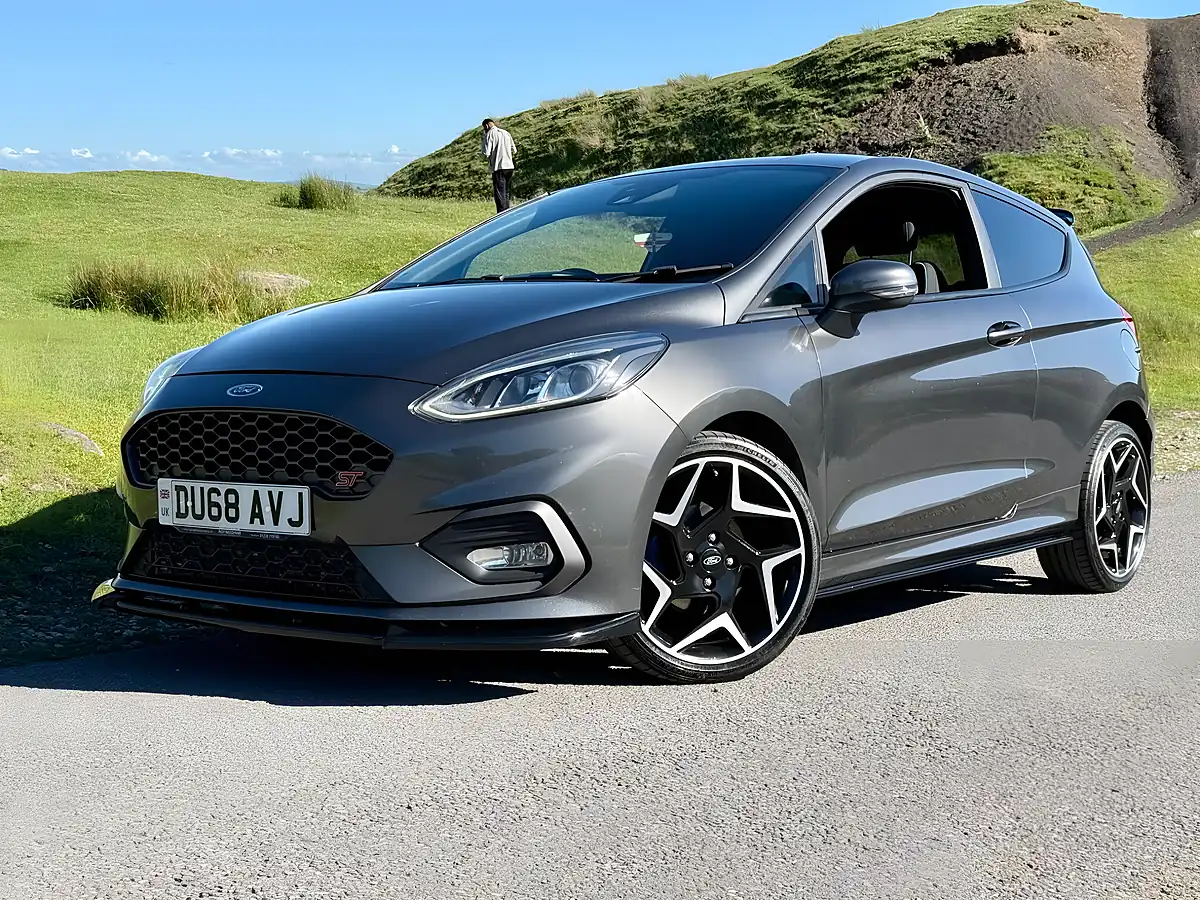 Used 2018 Ford Fiesta ST-2 Grey - Interior and Exterior details 4