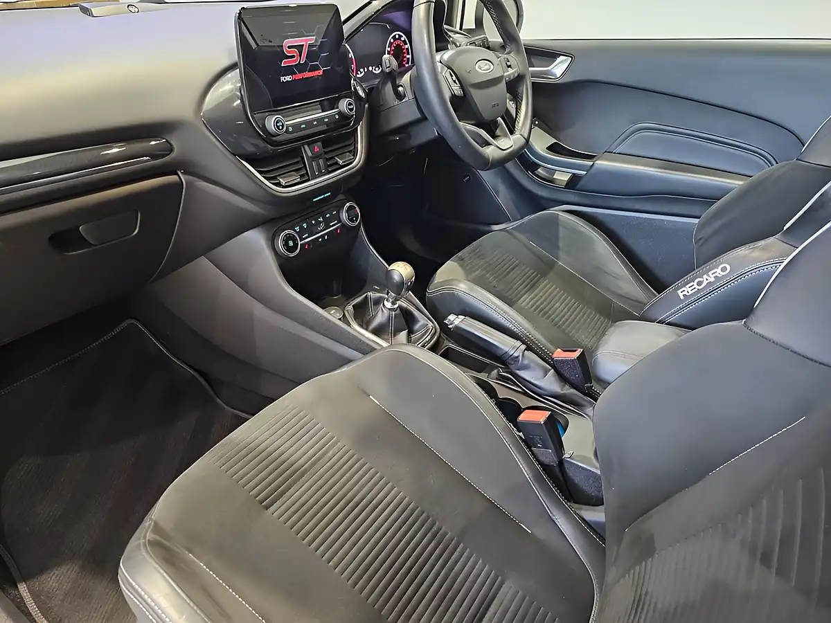 Used 2018 Ford Fiesta ST-3 Frozen White - Interior and Exterior details 14