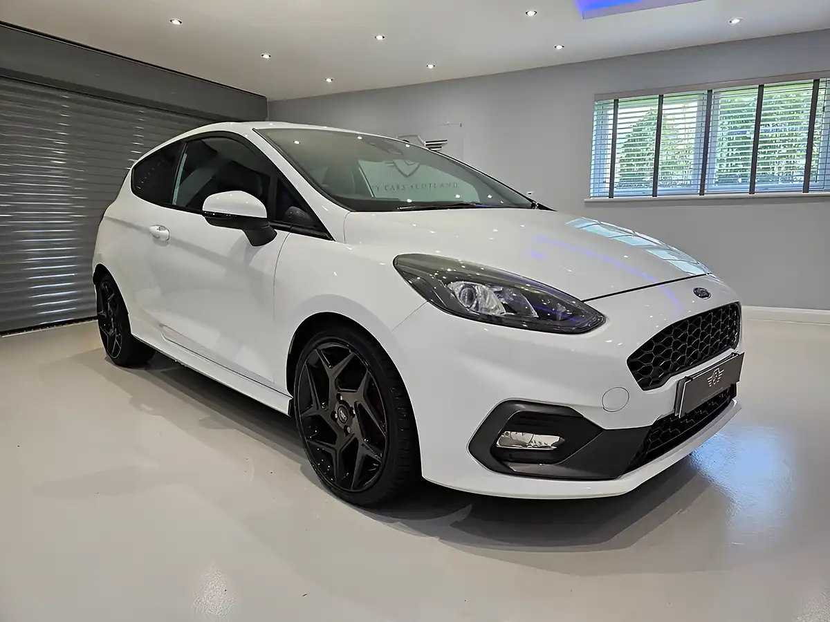 Used 2018 Ford Fiesta ST-3 Frozen White - Interior and Exterior details 3