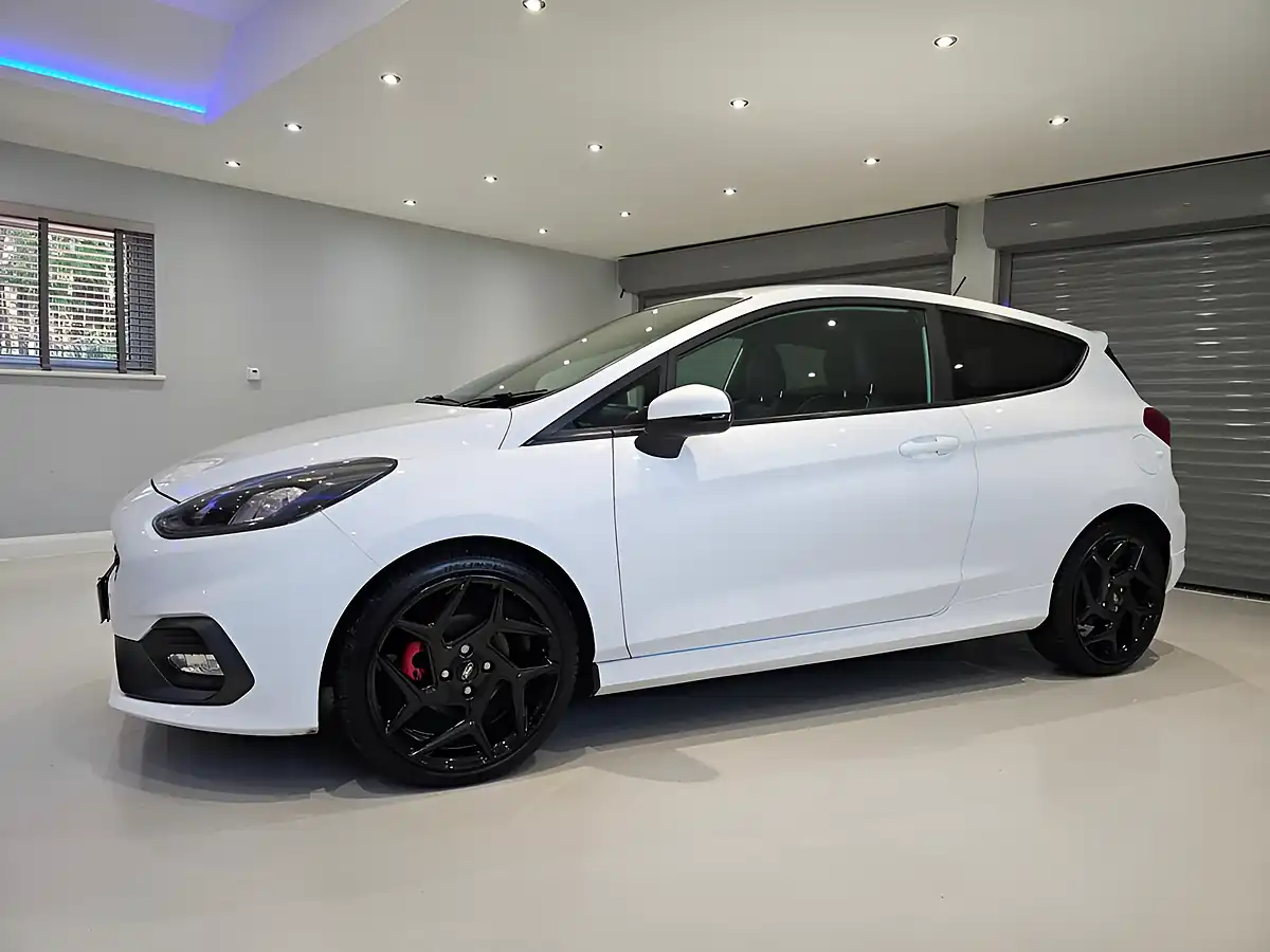 Used 2018 Ford Fiesta ST-3 Frozen White - Interior and Exterior details 7