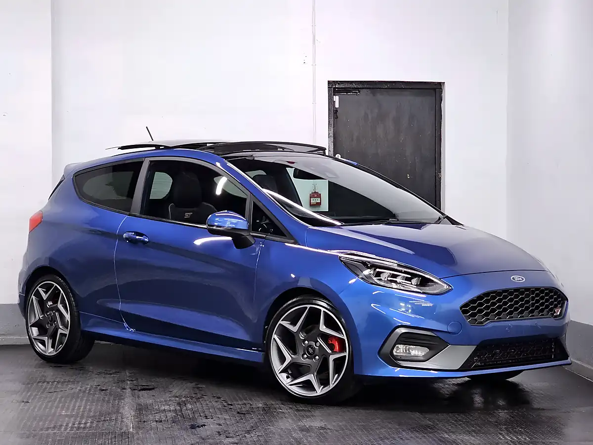 Used 2018 Ford Fiesta ST-3 Performance Blue - Interior and Exterior details 6